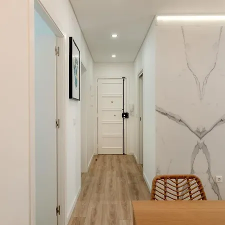Modern 2-bedroom Center Лиссабон